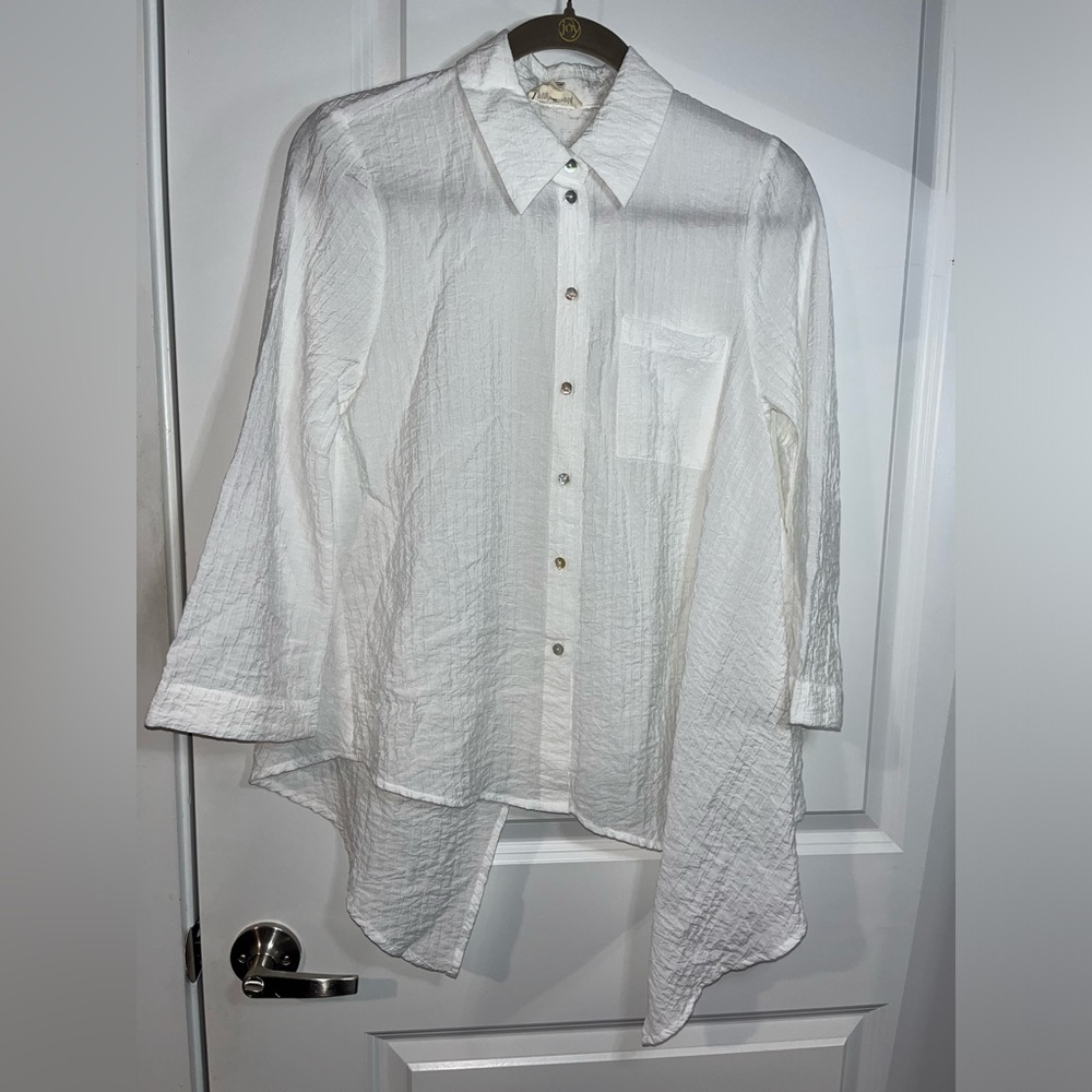 Pink Ripple White Flowy Real Shell Button Down Collared Blouse Size Small